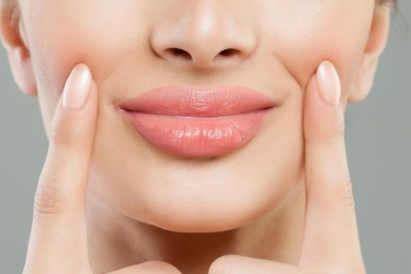 Chống khô môi mùa lạnh bằng dầu dừa Bến Tre