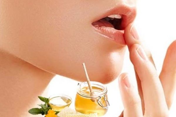 Dầu dừa Bến Tre giải pháp hiệu quả chống khô môi