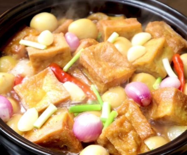 Chế biến món củ hủ dừa kho trứng cút hay kho thịt
