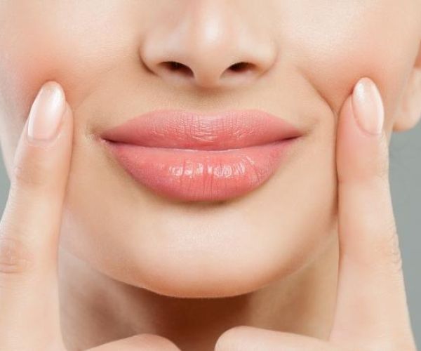 Chống khô môi mùa lạnh bằng dầu dừa Bến Tre Chống khô môi mùa lạnh bằng dầu dừa Bến Tre